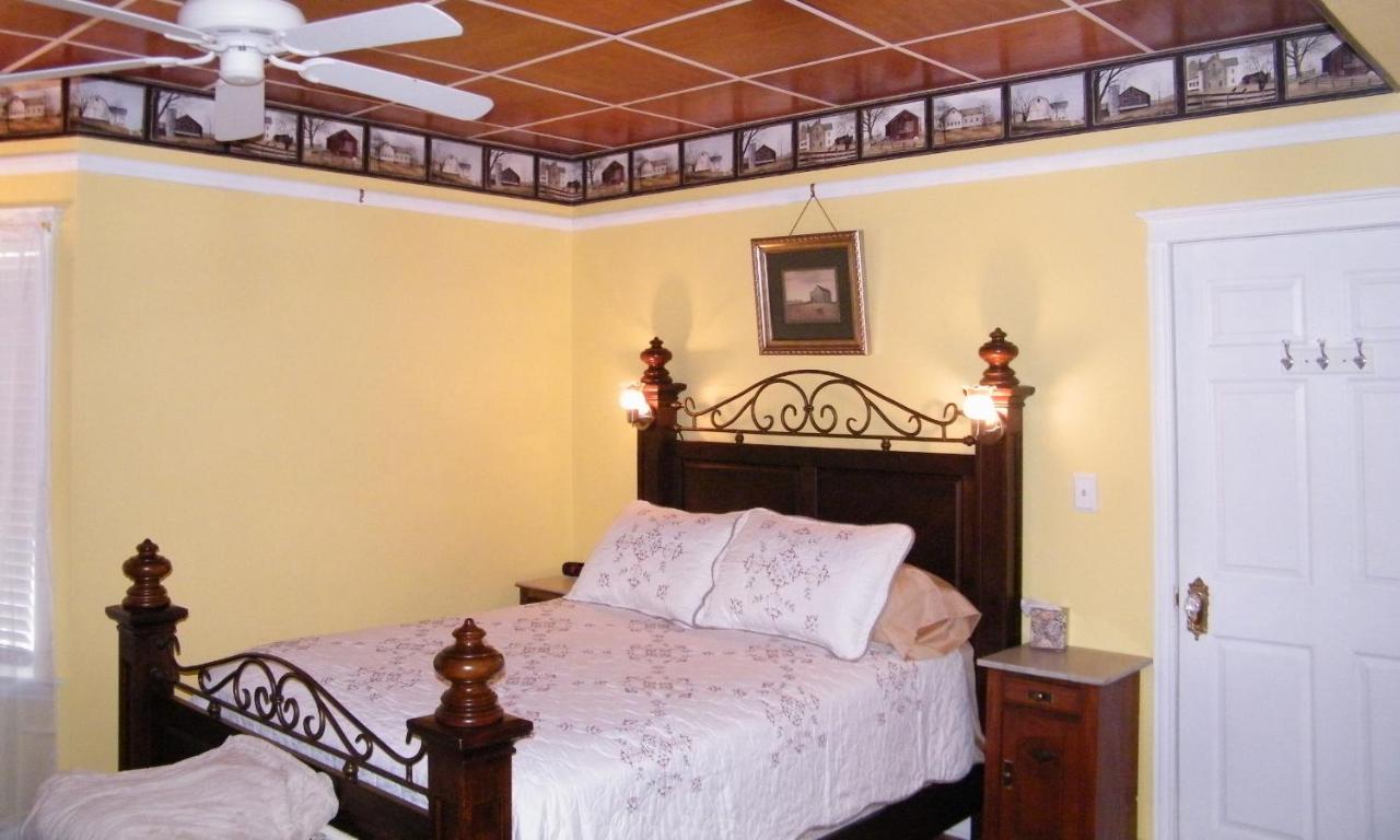 | Book Nook Inn