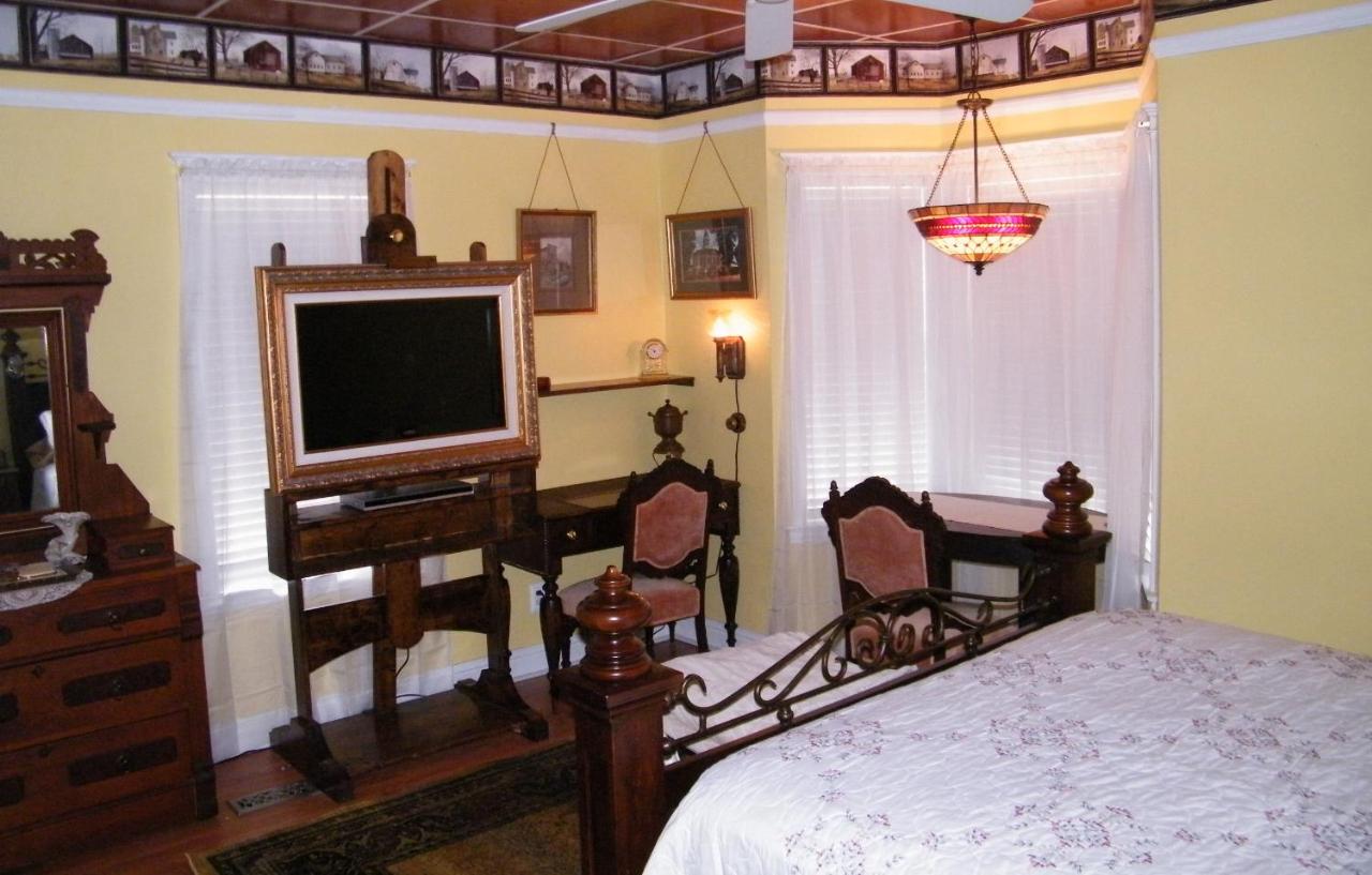 | Book Nook Inn