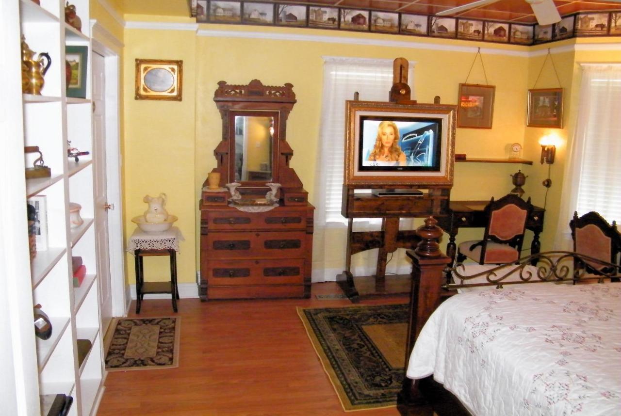 | Book Nook Inn