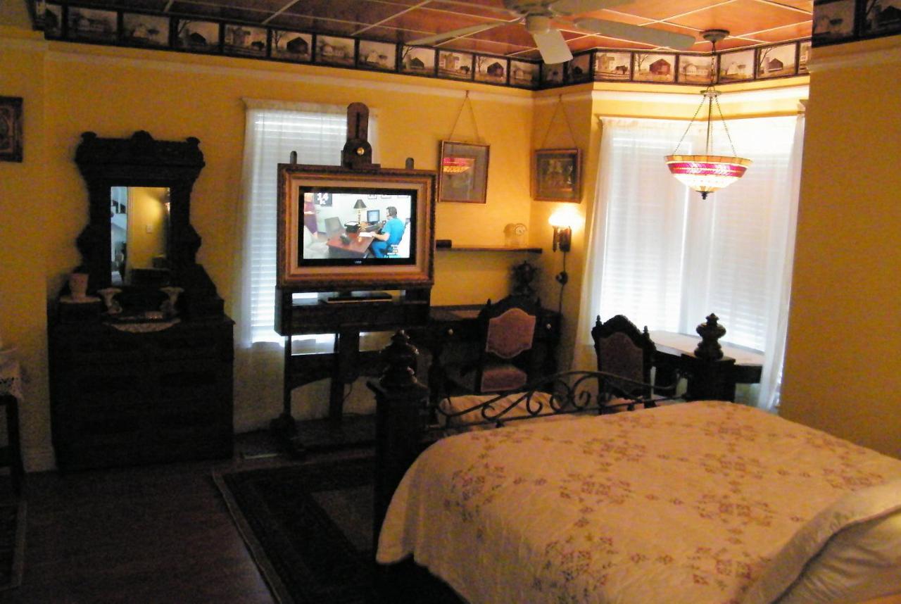 | Book Nook Inn
