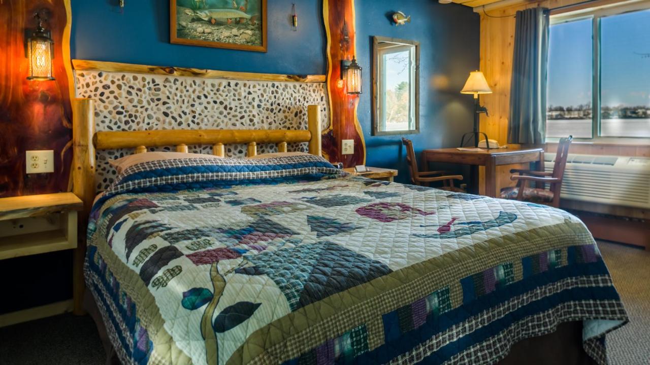 | Curriers Lakeview Lodge