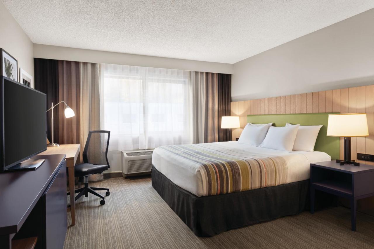 Studio King Suite at Country Inn & Suites by Radisson, Seattle-Bothell, WA