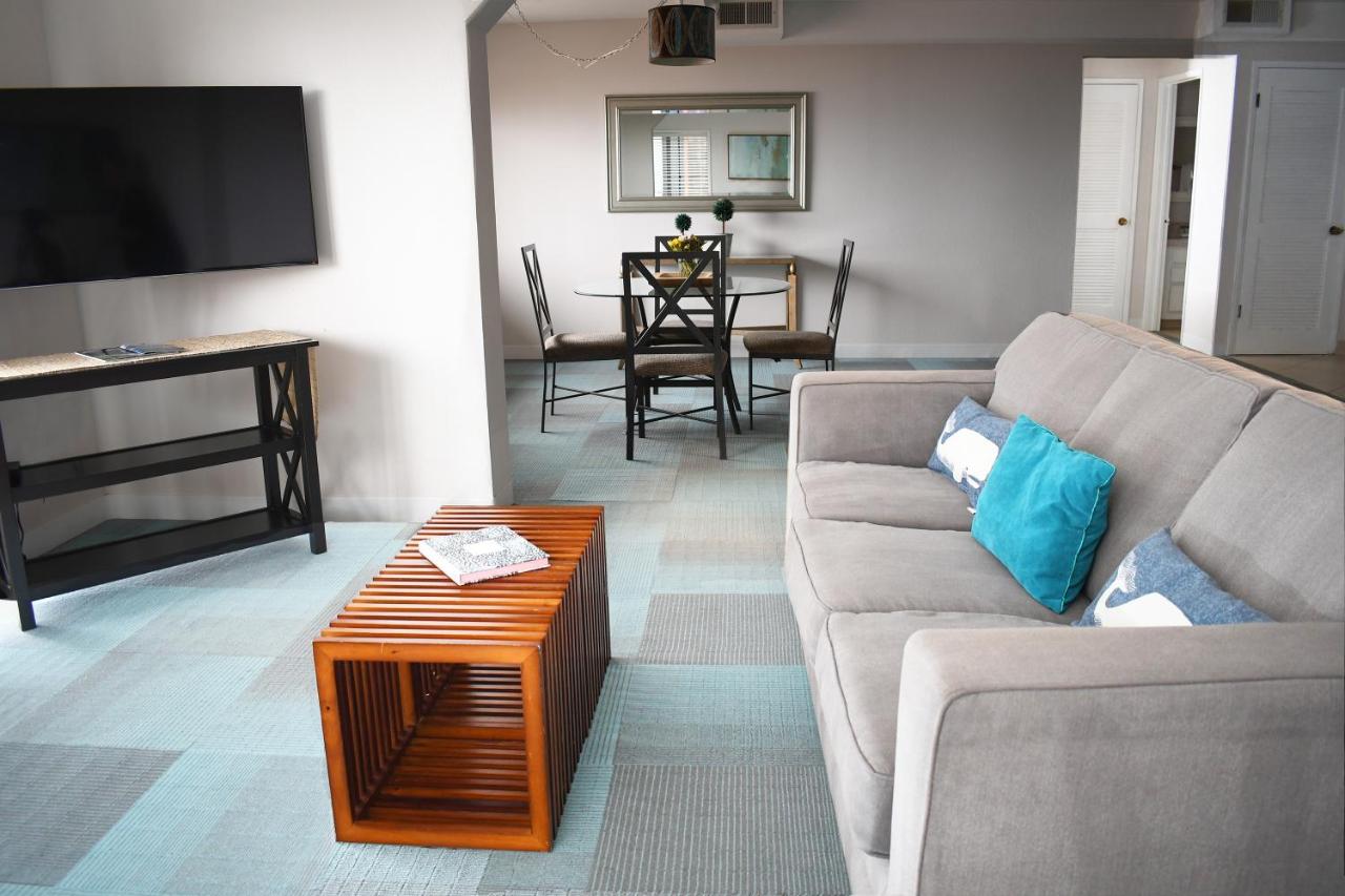 Oceanview Terrace Two-Bedroom Suite with Two Bathrooms at La Jolla Cove Suites