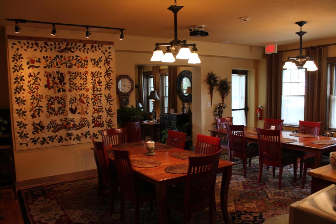 | Iowa House Historic Inn