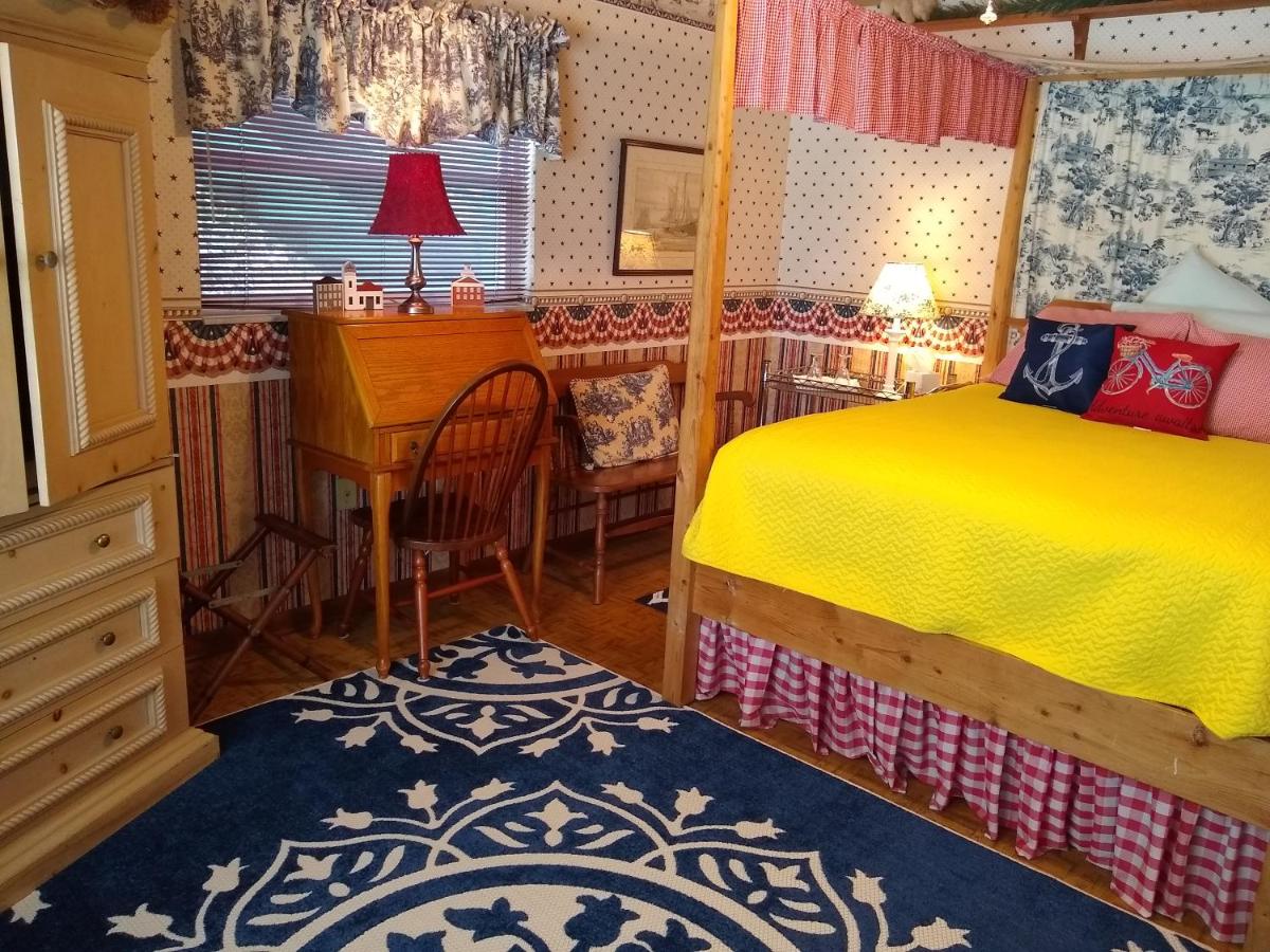 | Shamrock Thistle & Crown B&B