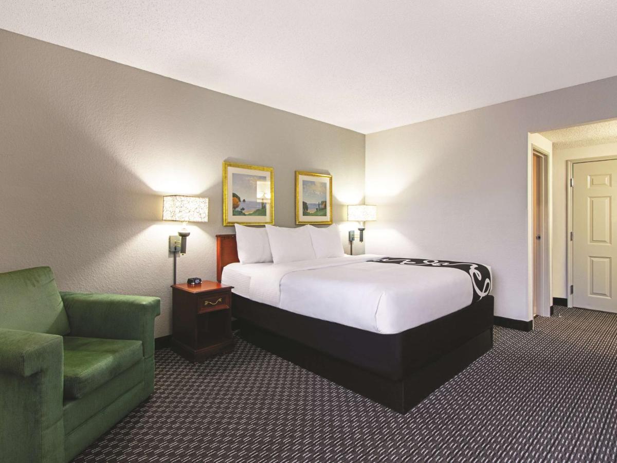 Deluxe King Room at La Quinta Inn by Wyndham Ft. Lauderdale Tamarac East