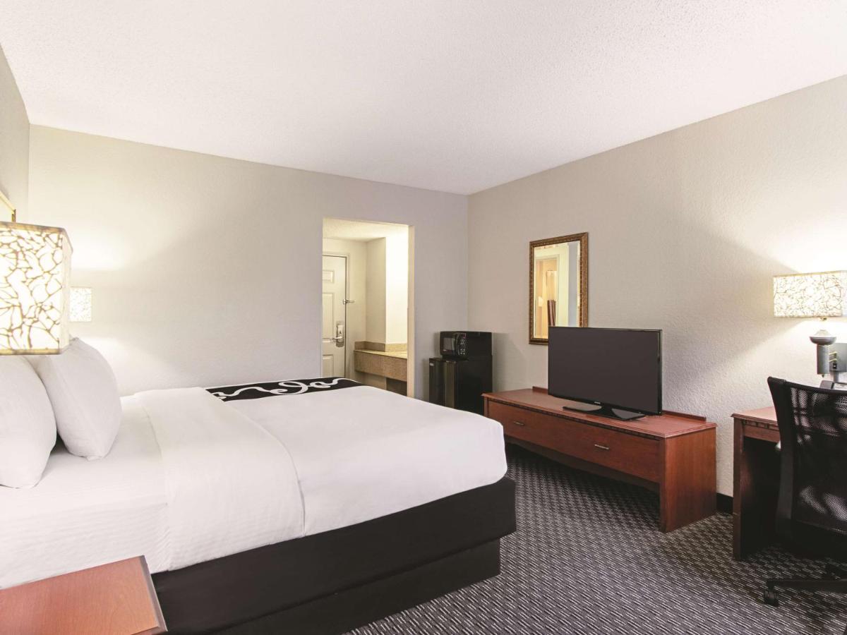 Deluxe King Room at La Quinta Inn by Wyndham Ft. Lauderdale Tamarac East