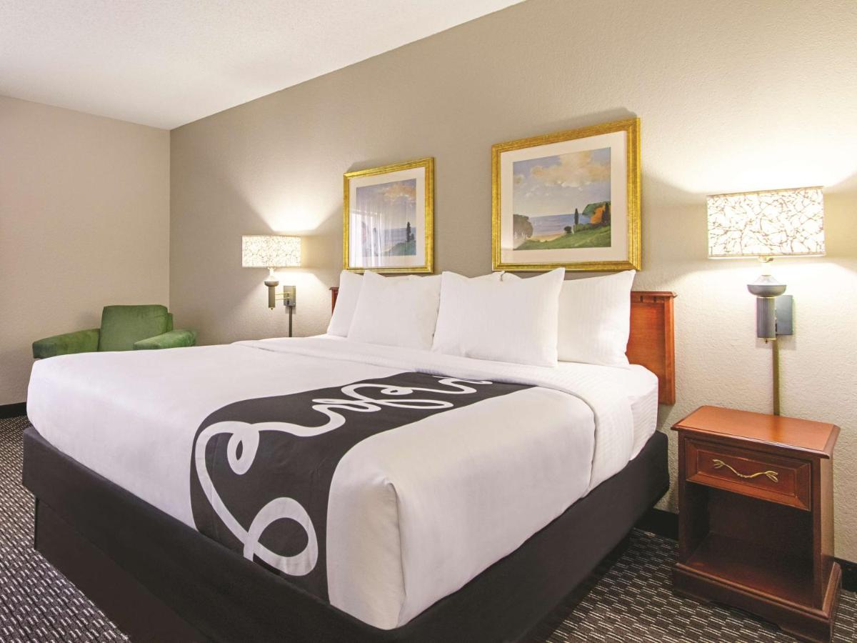 Deluxe King Room at La Quinta Inn by Wyndham Ft. Lauderdale Tamarac East