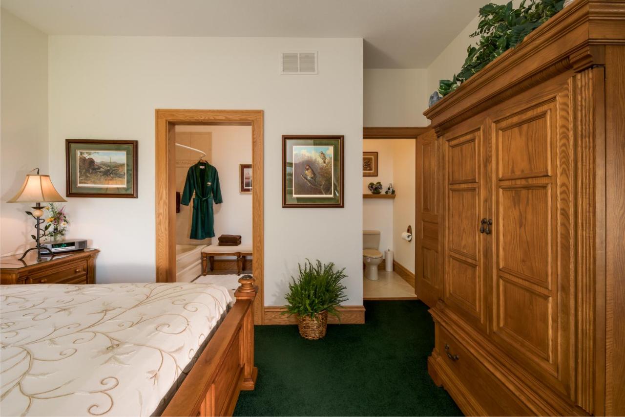 | INN AT WAWANISSEE POINT