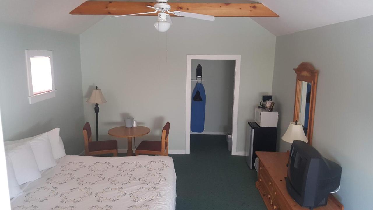 | Spruce Lane Lodge and Cottages