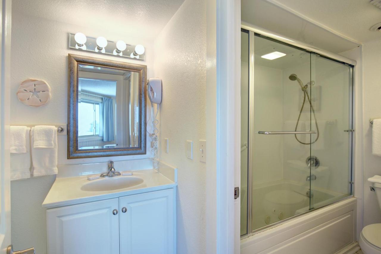 Three-Bedroom Apartment at Outer Banks Beach Club