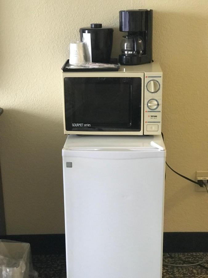 King Studio Suite - Mobility Access/Non-Smoking at Days Inn & Suites by Wyndham Tucker/Northlake