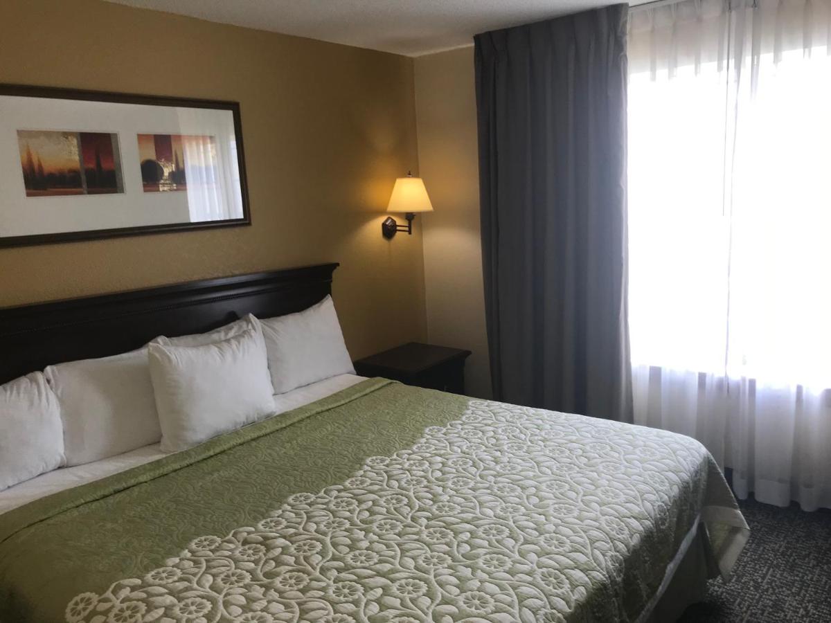 King Studio Suite - Mobility Access/Non-Smoking at Days Inn & Suites by Wyndham Tucker/Northlake
