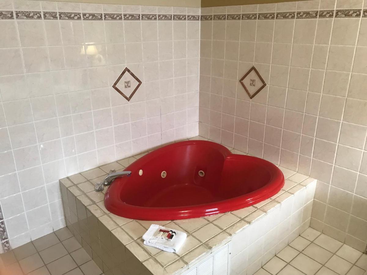 King Studio Suite - Mobility Access/Non-Smoking at Days Inn & Suites by Wyndham Tucker/Northlake