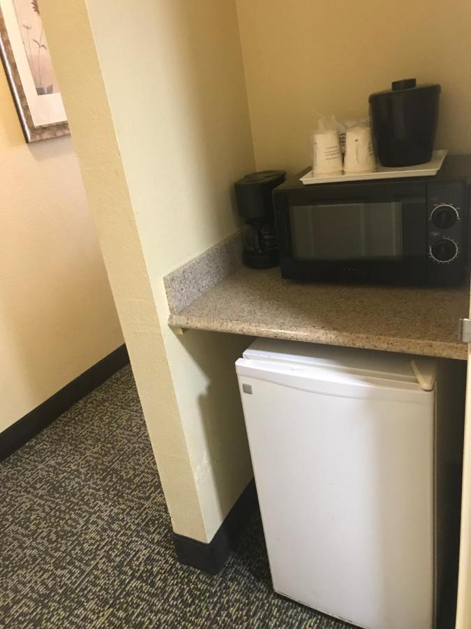 King Studio Suite - Mobility Access/Non-Smoking at Days Inn & Suites by Wyndham Tucker/Northlake