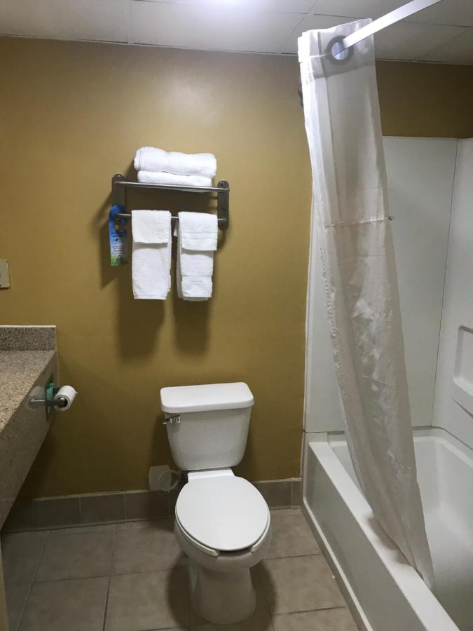 King Studio Suite - Mobility Access/Non-Smoking at Days Inn & Suites by Wyndham Tucker/Northlake