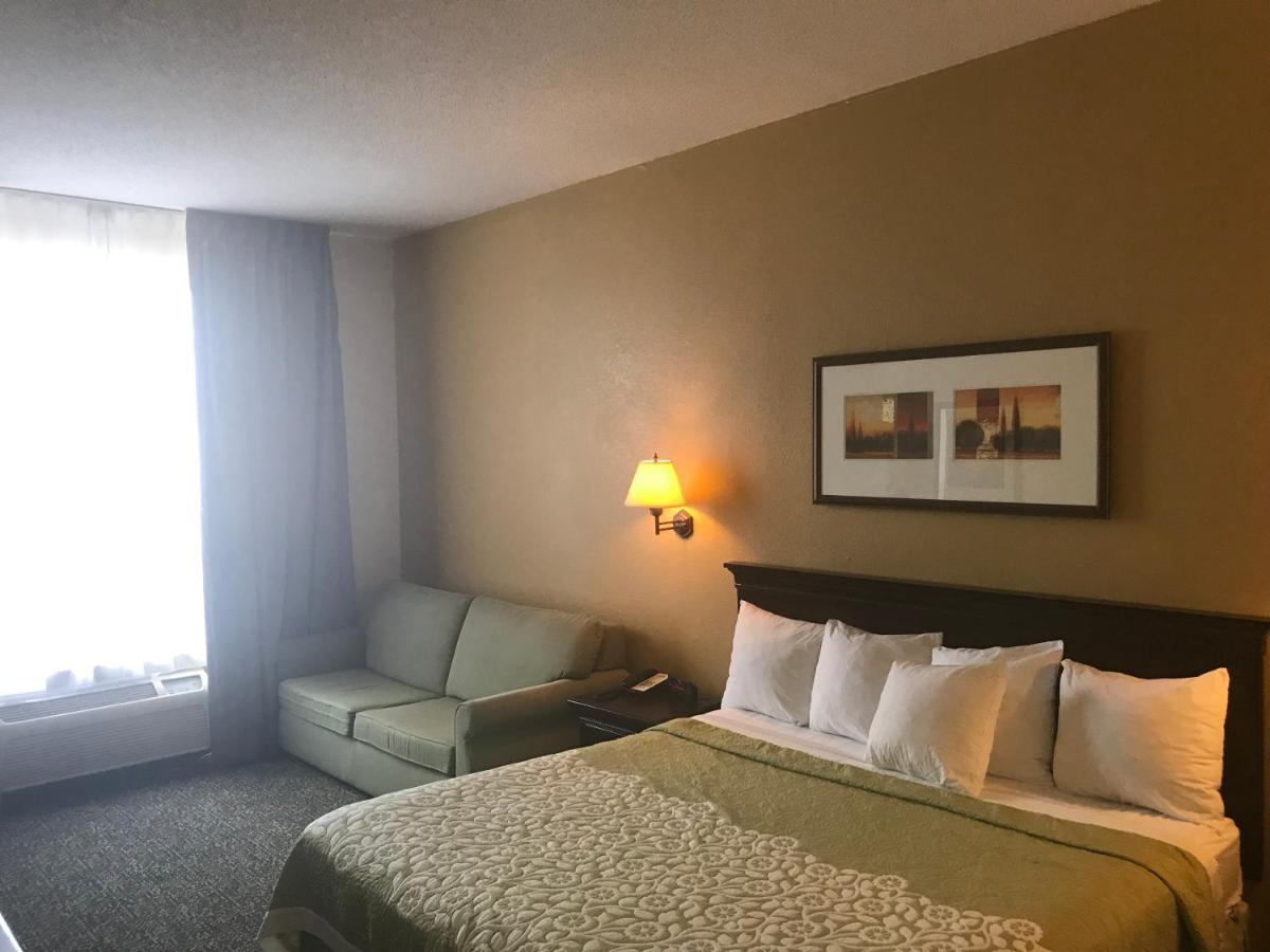 King Studio Suite - Mobility Access/Non-Smoking at Days Inn & Suites by Wyndham Tucker/Northlake