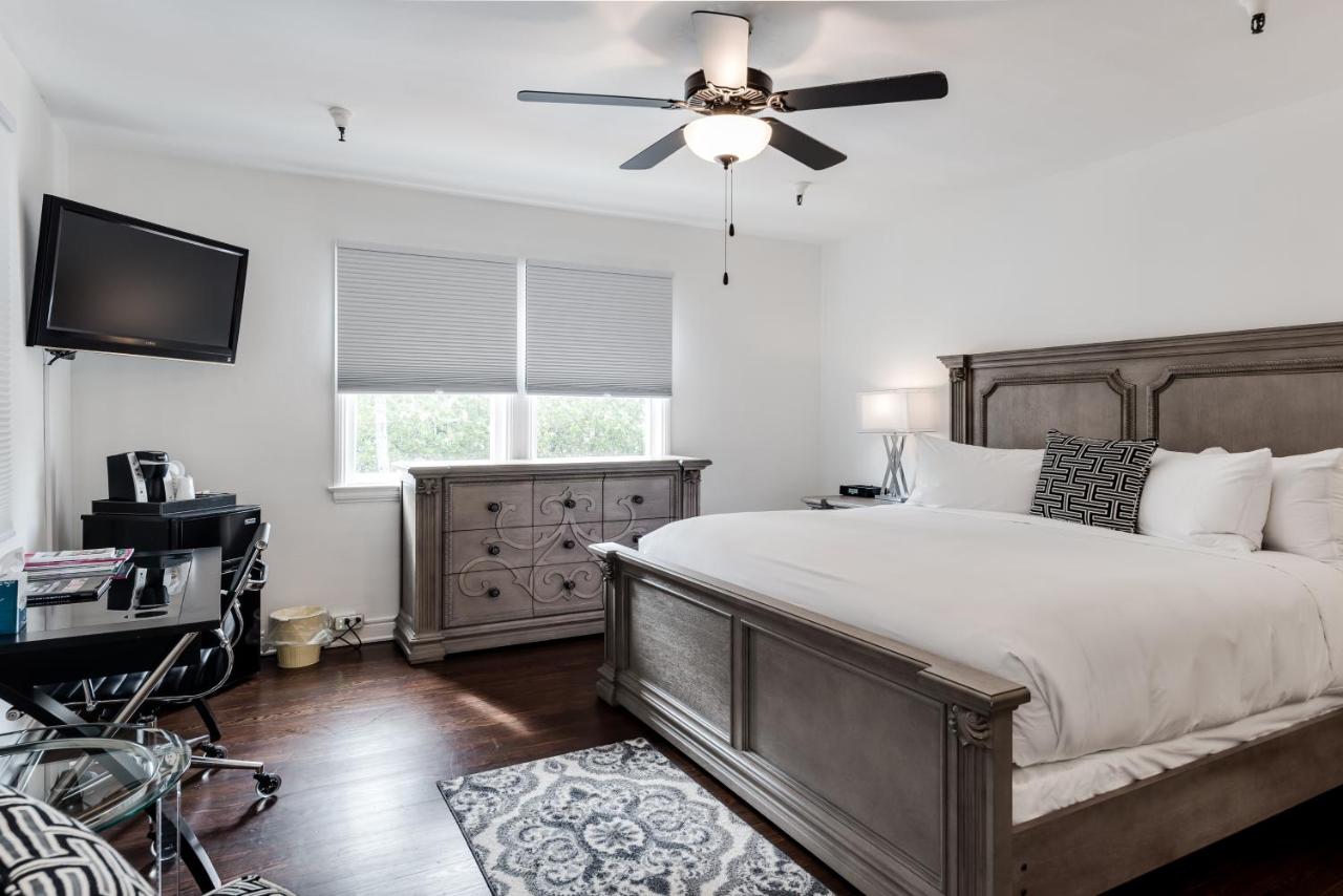 Deluxe King Room at Palm Beach Historic Inn