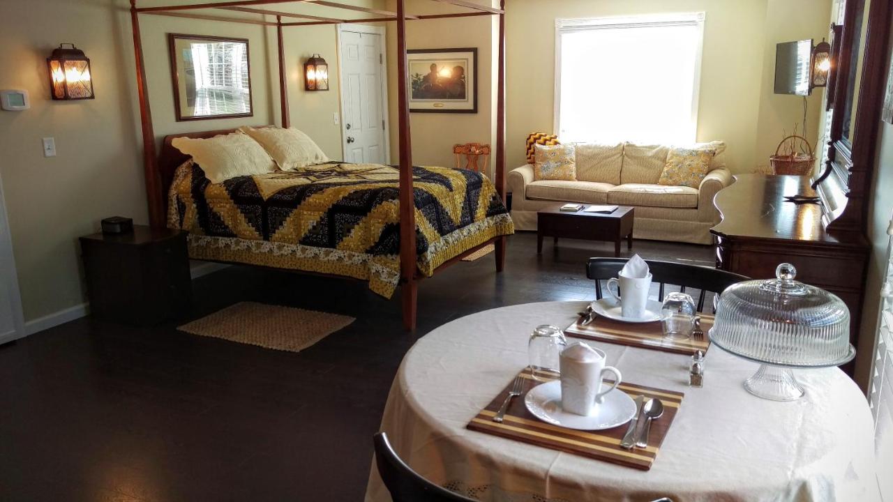 | Hertzog Homestead Bed & Breakfast