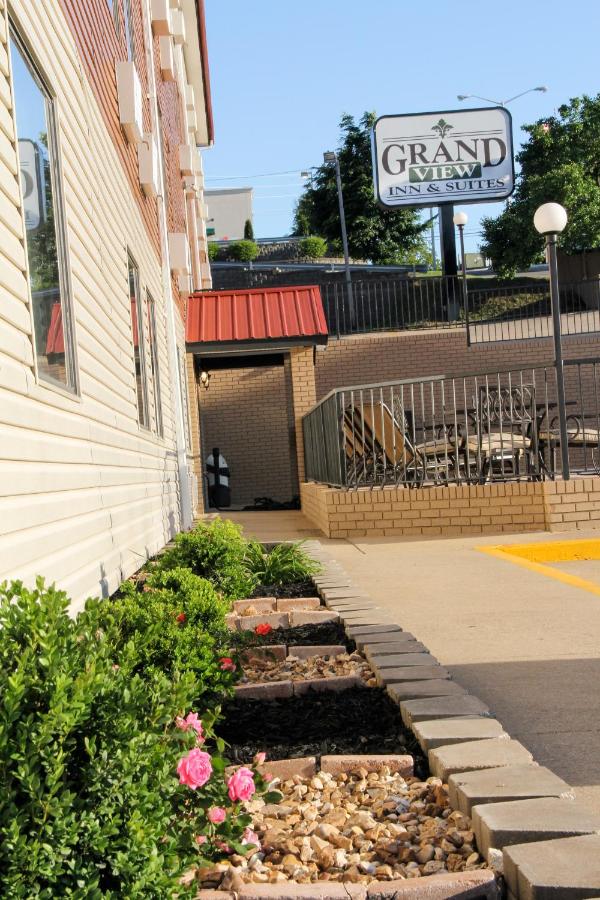 | Grand View Inn & Suites