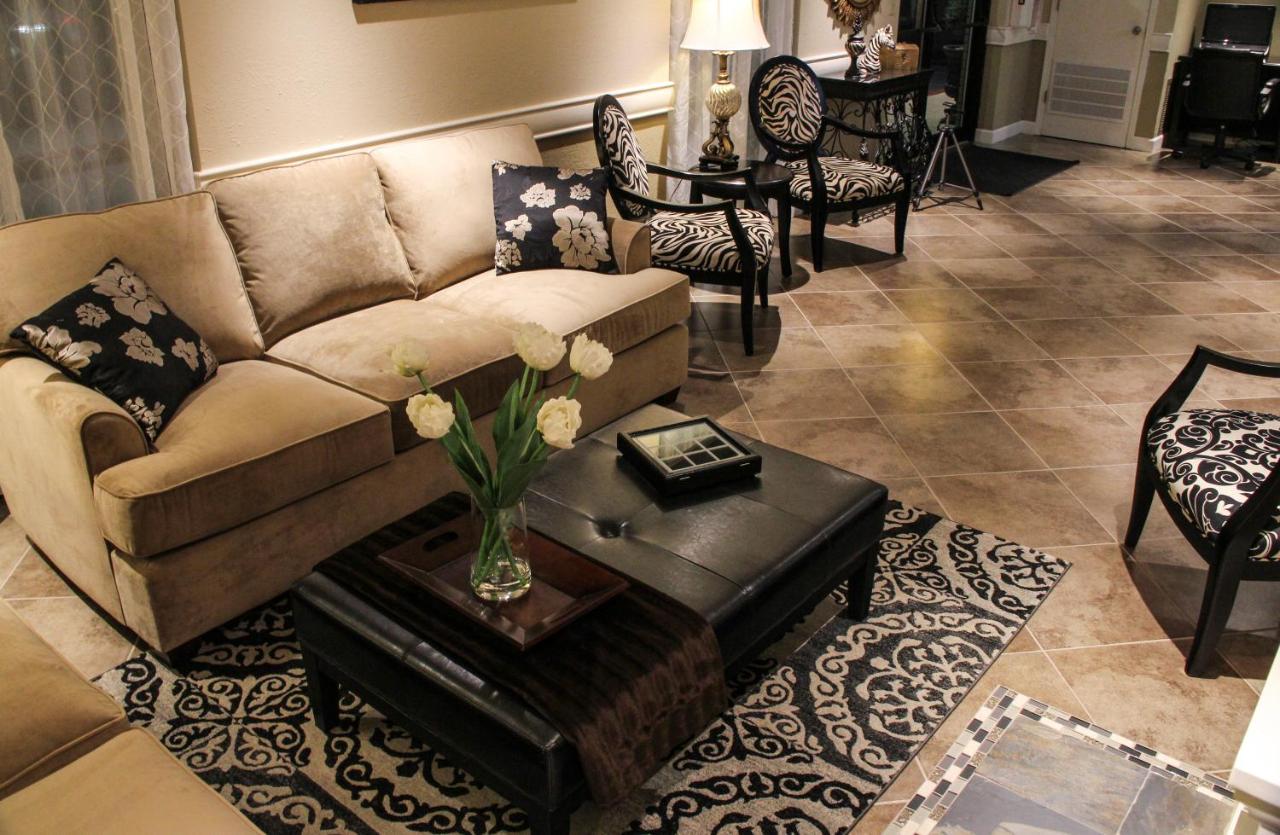 | Grand View Inn & Suites