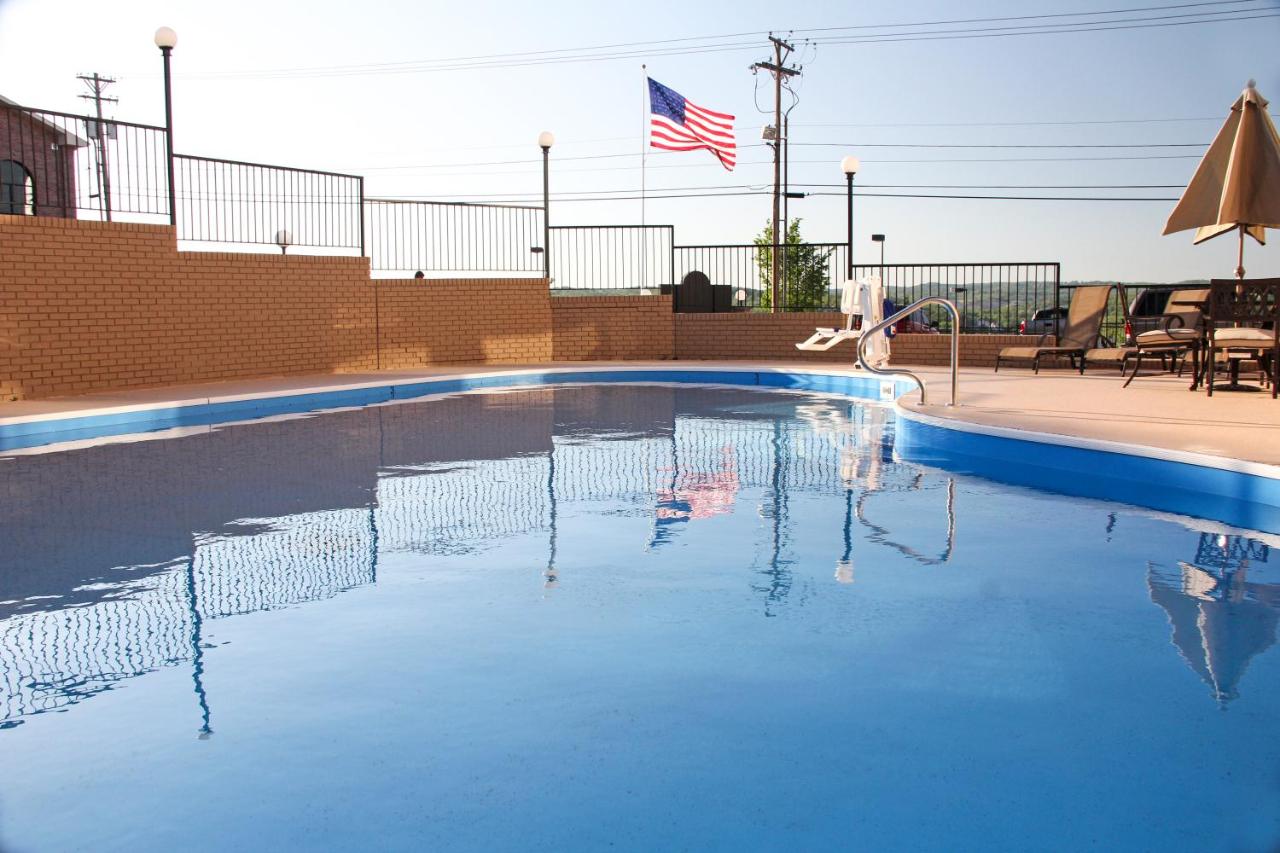| Grand View Inn & Suites