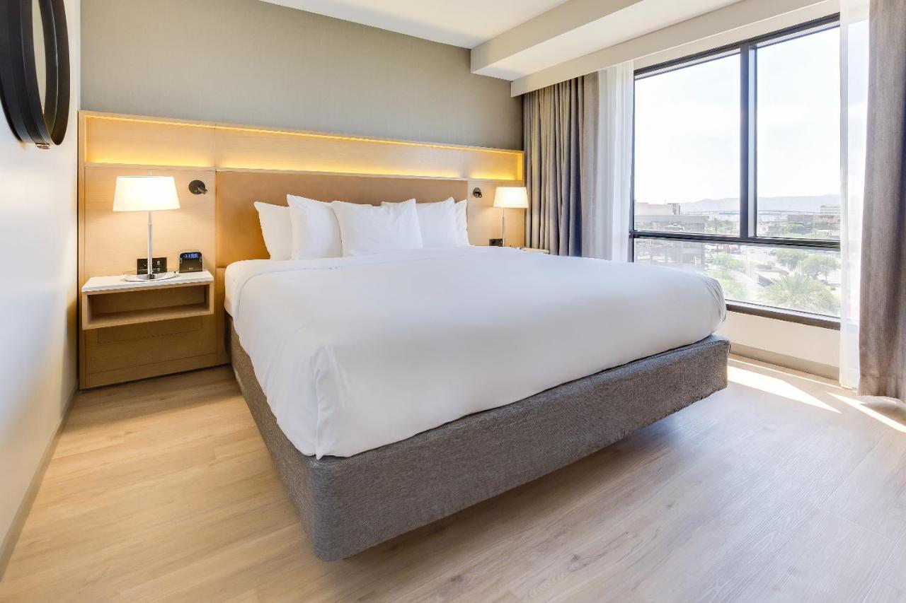 One-Bedroom King Suite with Balcony - Non-Smoking at Radisson Hotel Seattle Airport