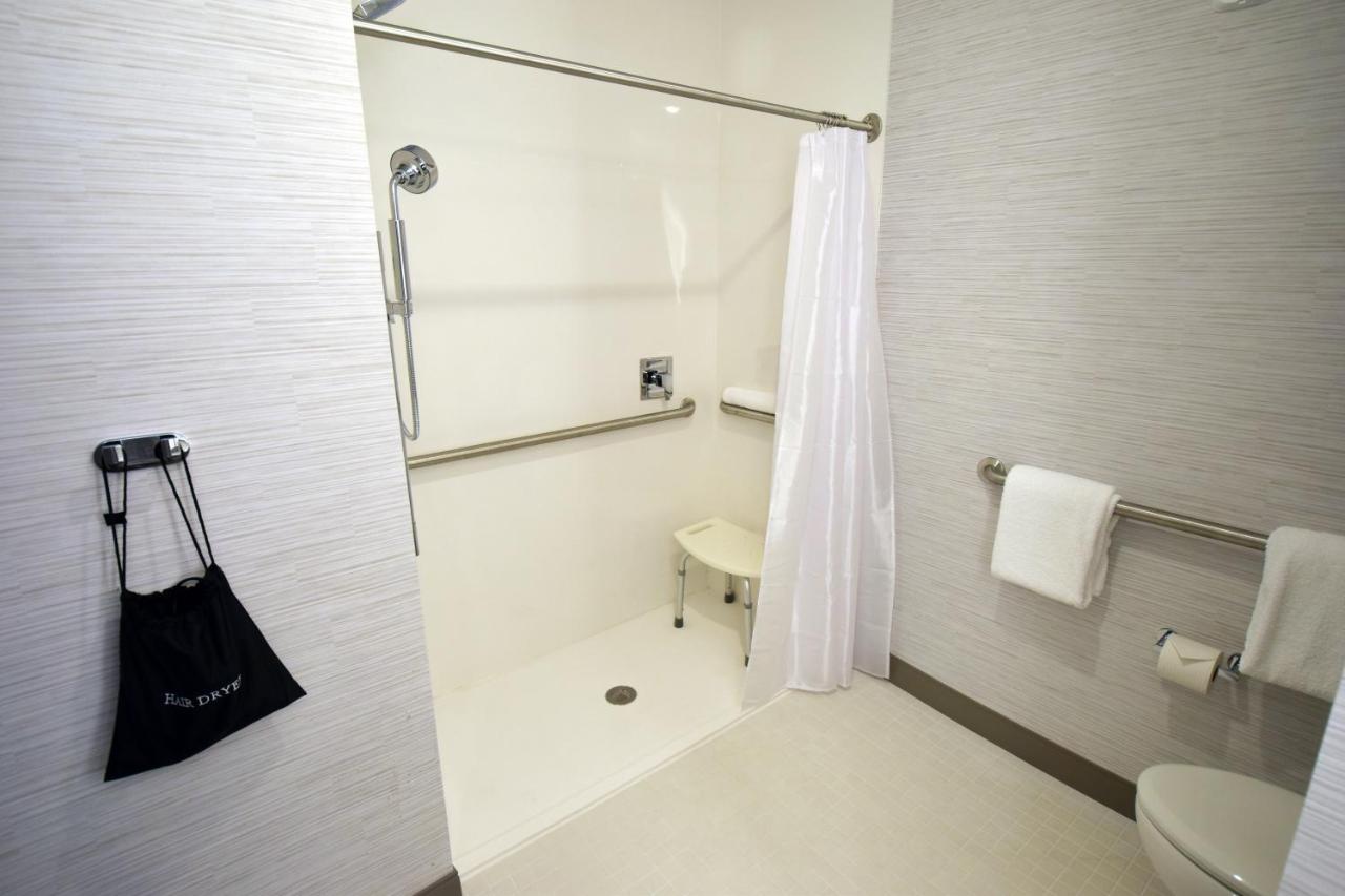 King Room with Roll-In Shower - Disability Access at Legacy Hotel at IMG Academy