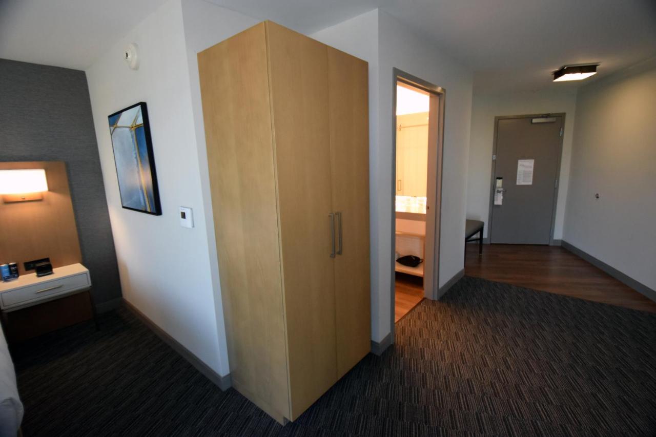 Deluxe King Room at Legacy Hotel at IMG Academy