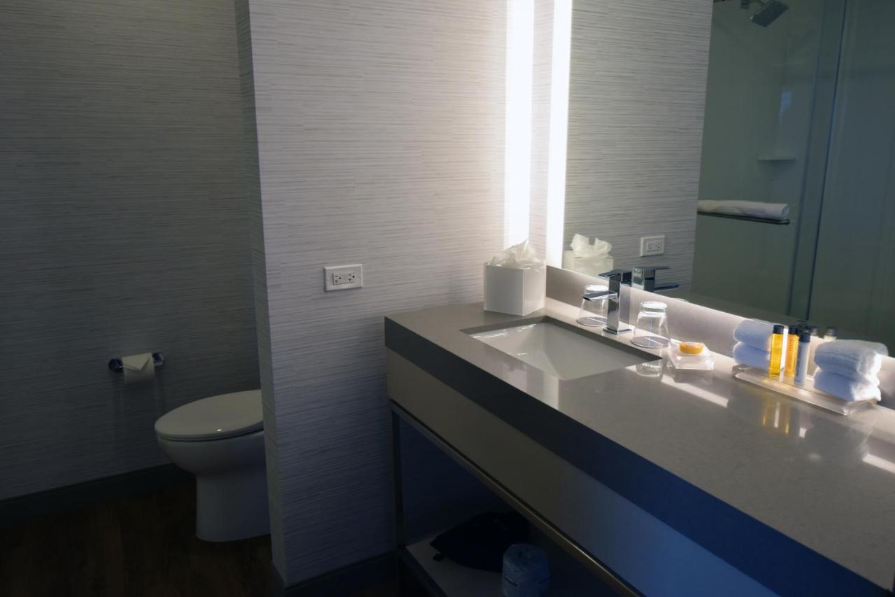 Deluxe King Room at Legacy Hotel at IMG Academy