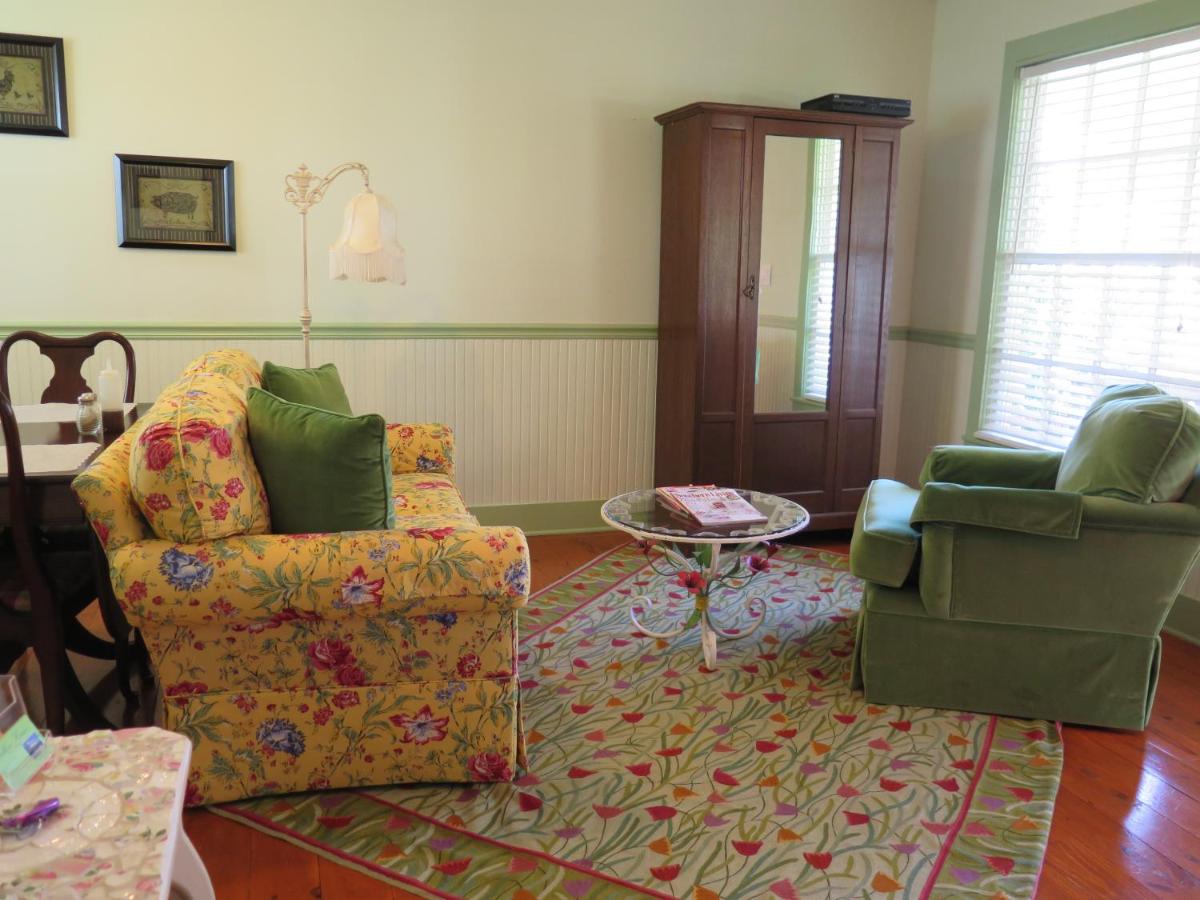  | Yellow House B&B