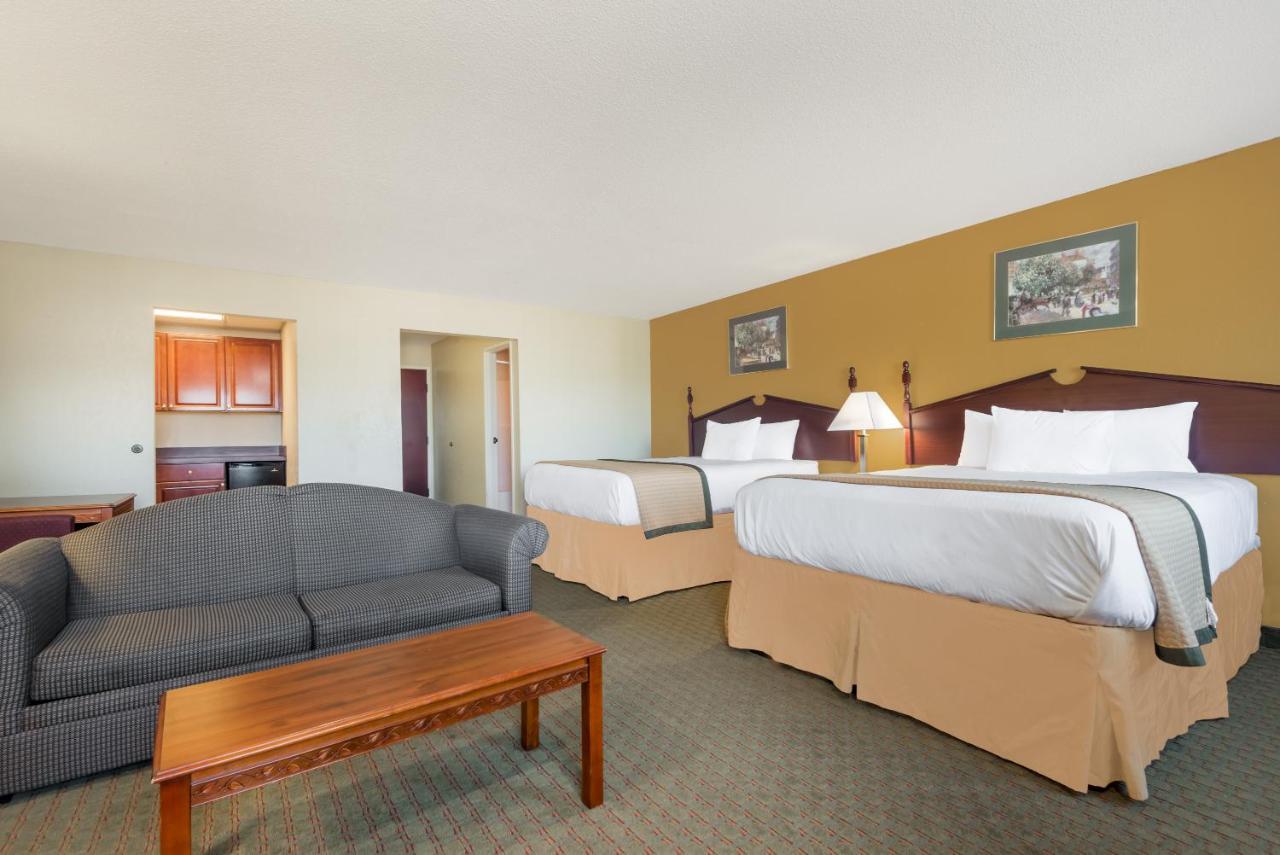 Deluxe Queen Suite - Non-Smoking at Days Inn by Wyndham Norton