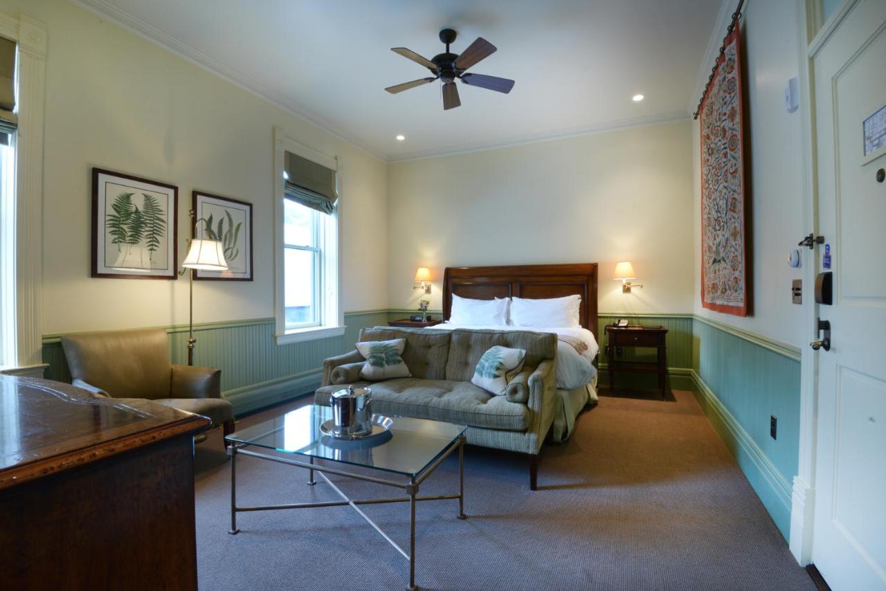 | New Sheridan Hotel
