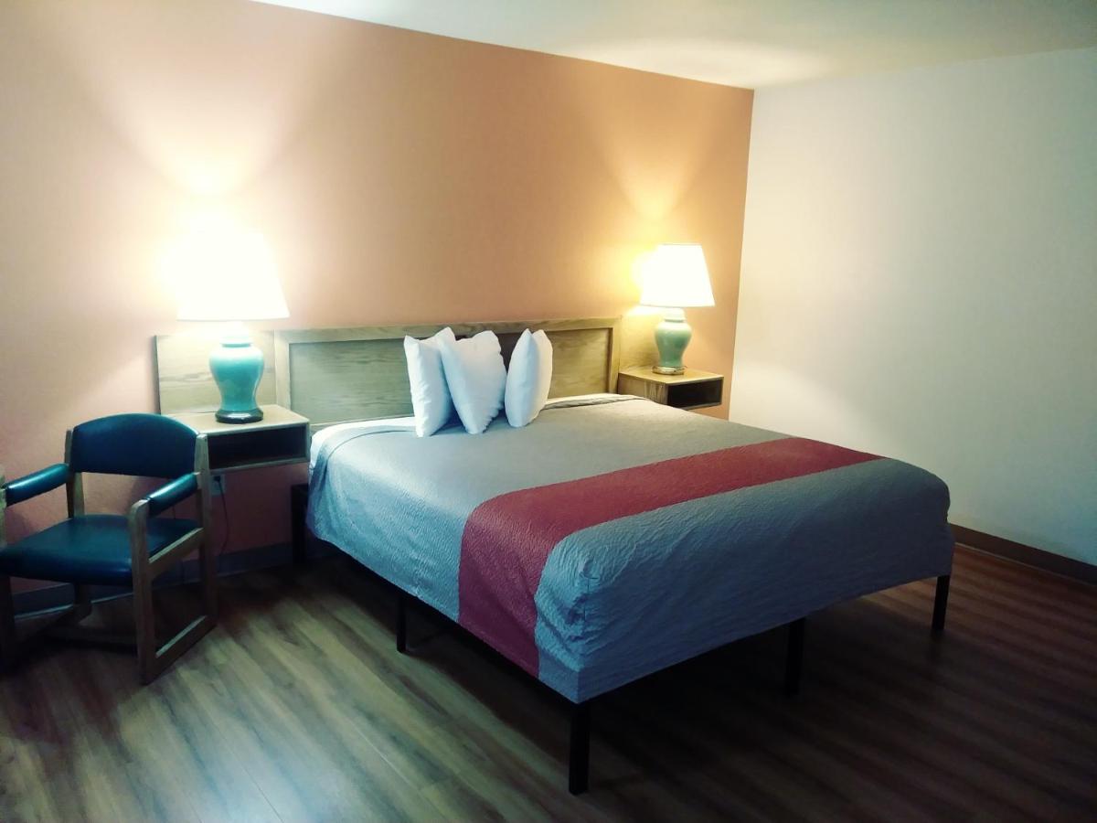 | Motel 6-Madras, OR
