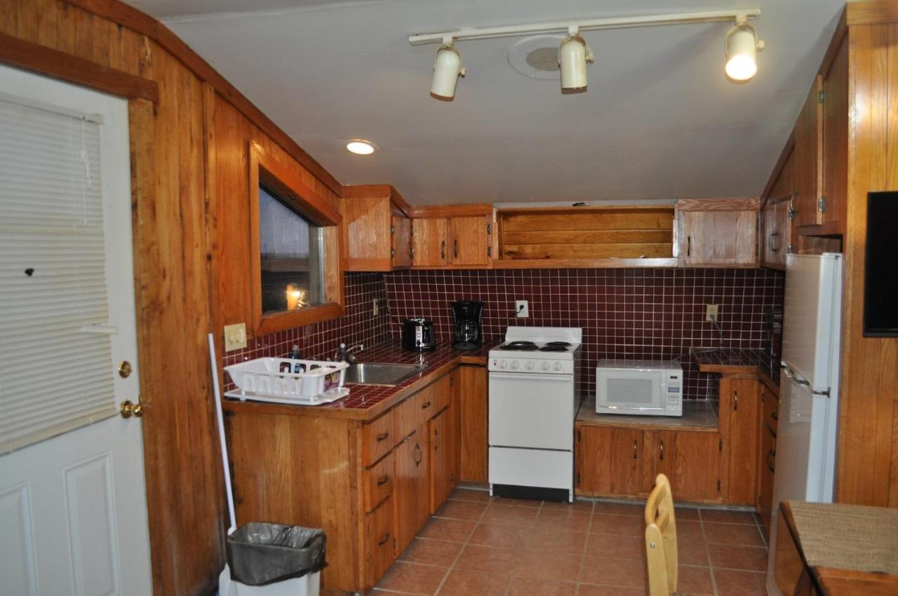 | Lakewood Lodge & Restaurant