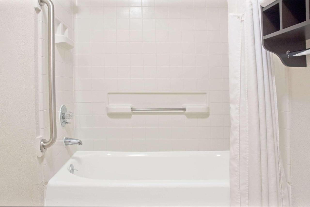 | Howard Johnson Houston Heights - Downtown