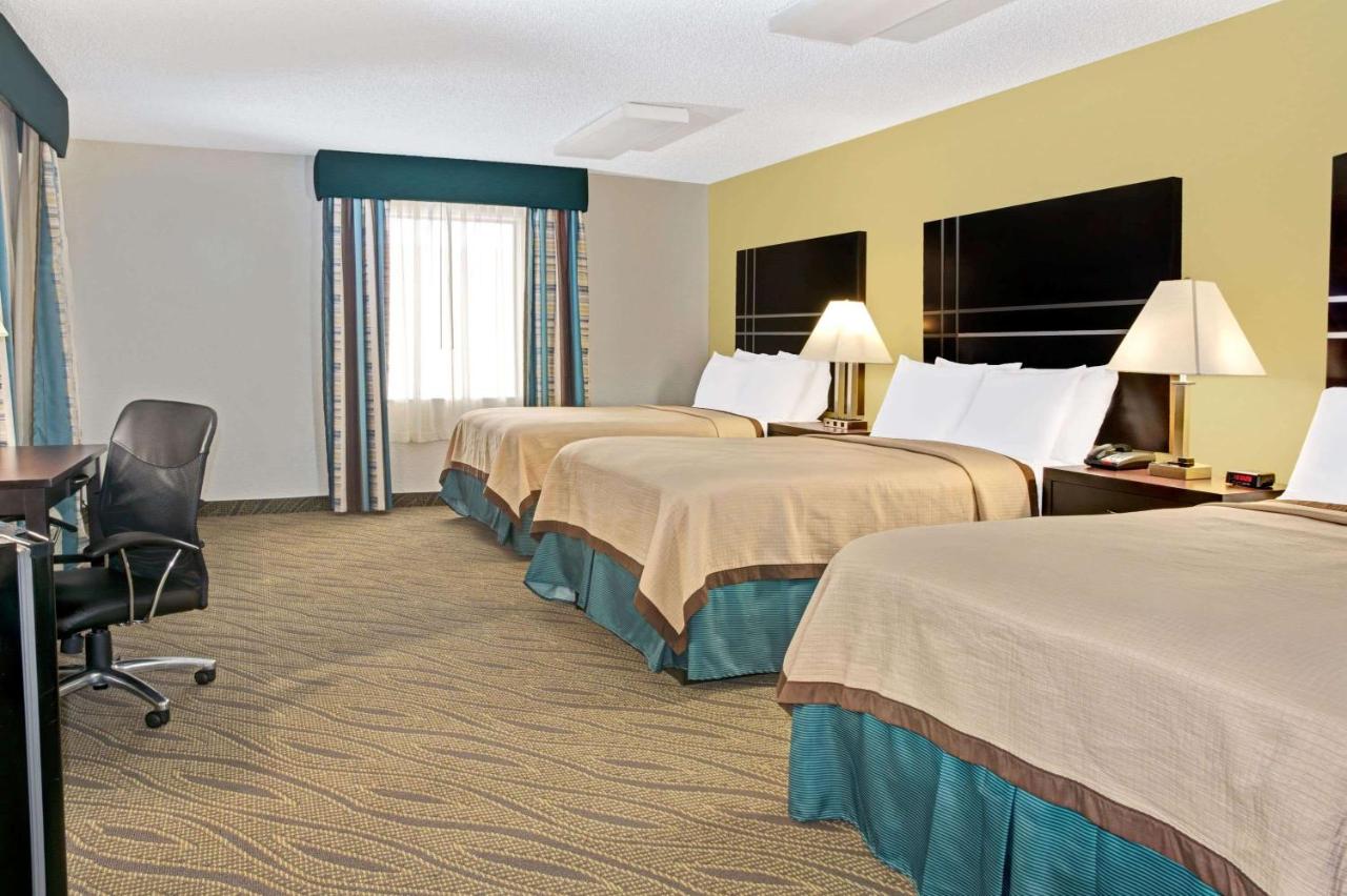 | Howard Johnson Houston Heights - Downtown