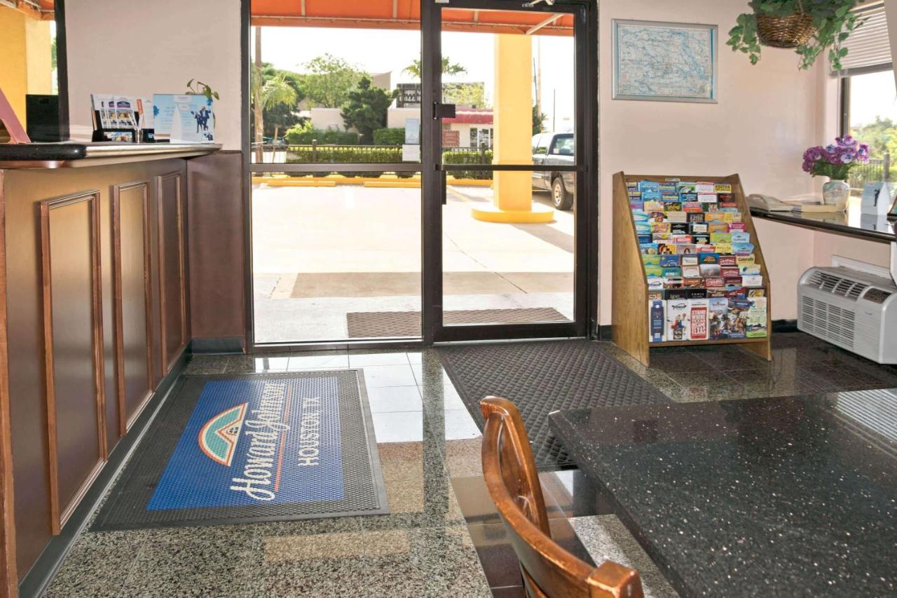 | Howard Johnson Houston Heights - Downtown