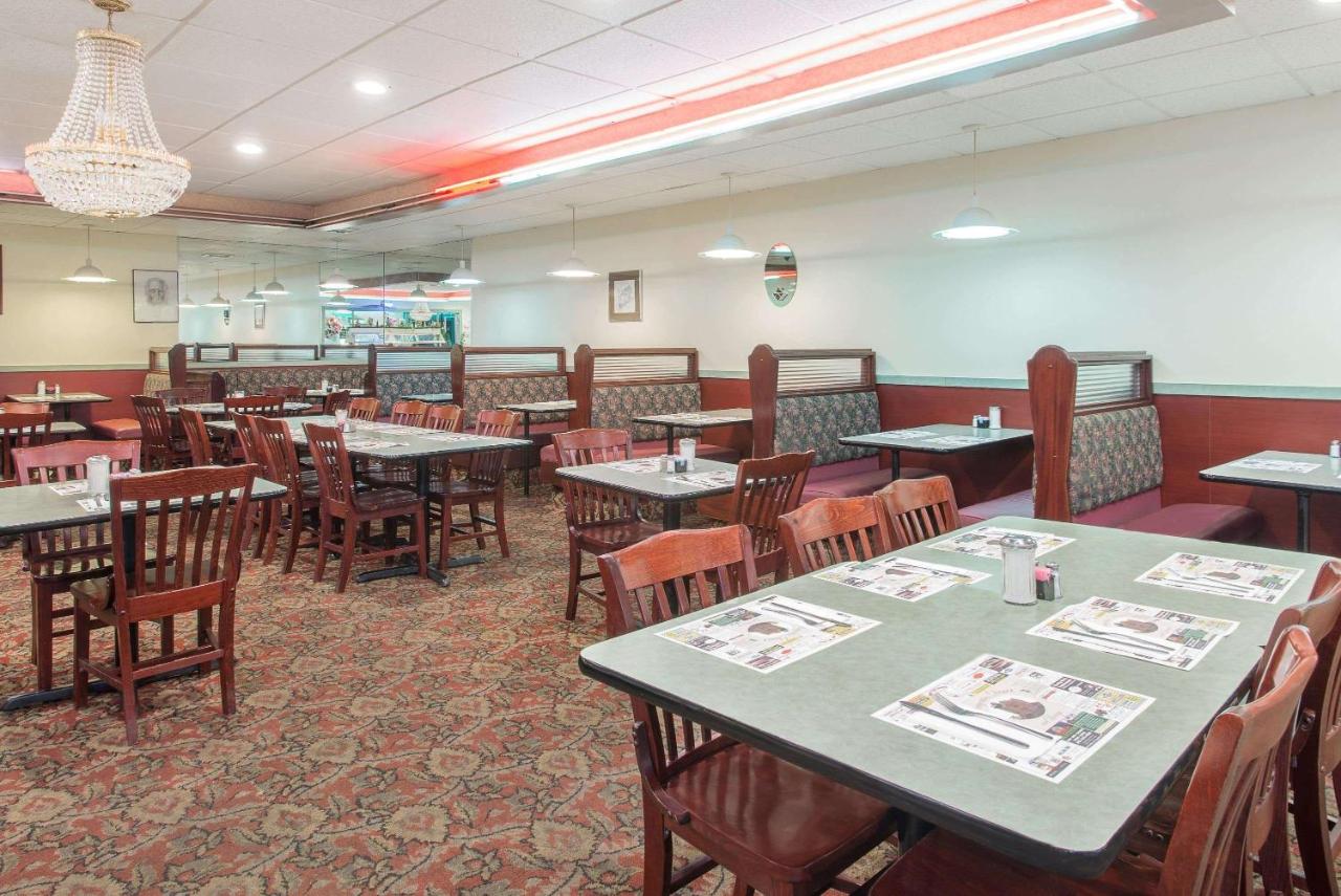 | Howard Johnson by Wyndham Saugerties