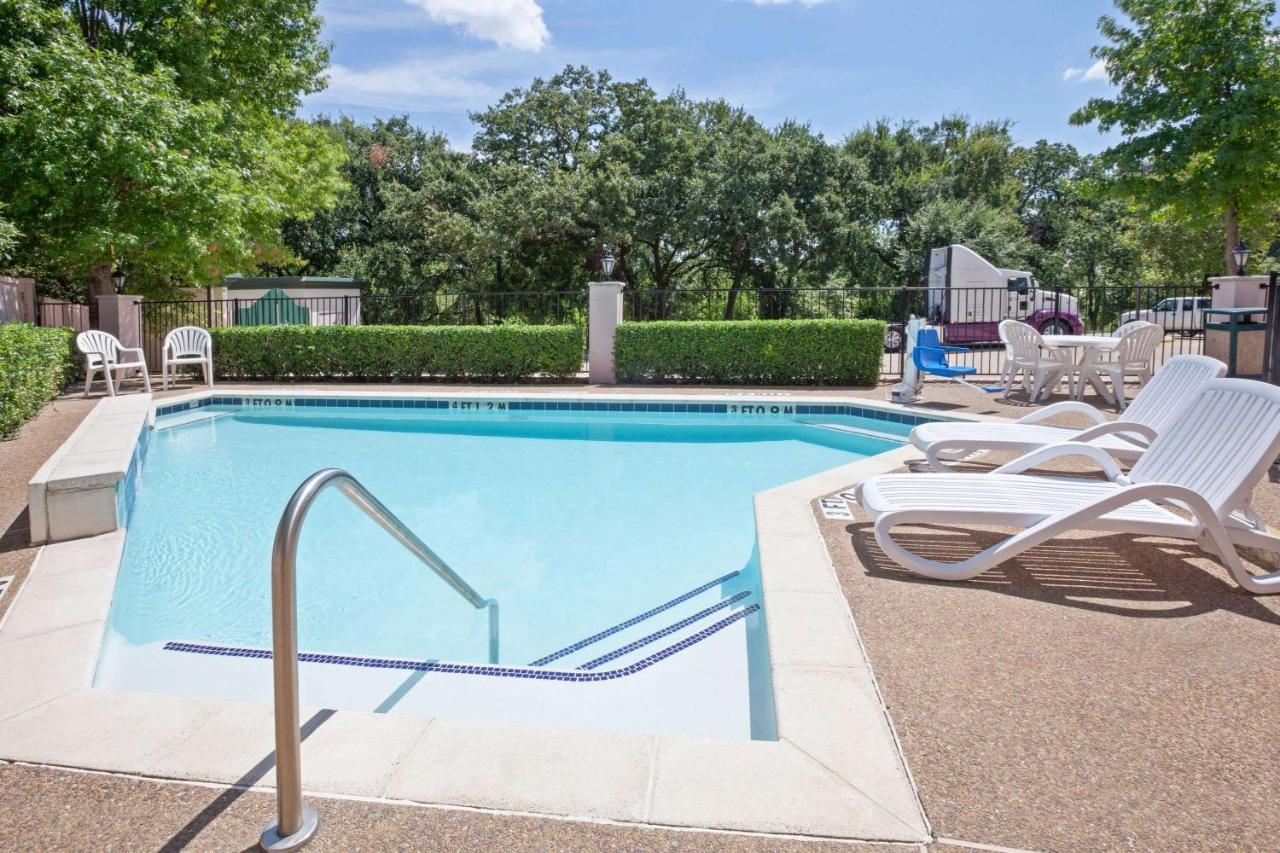 | Holiday Inn Express & Suites Arlington North – Stadium Area, an IHG Hotel