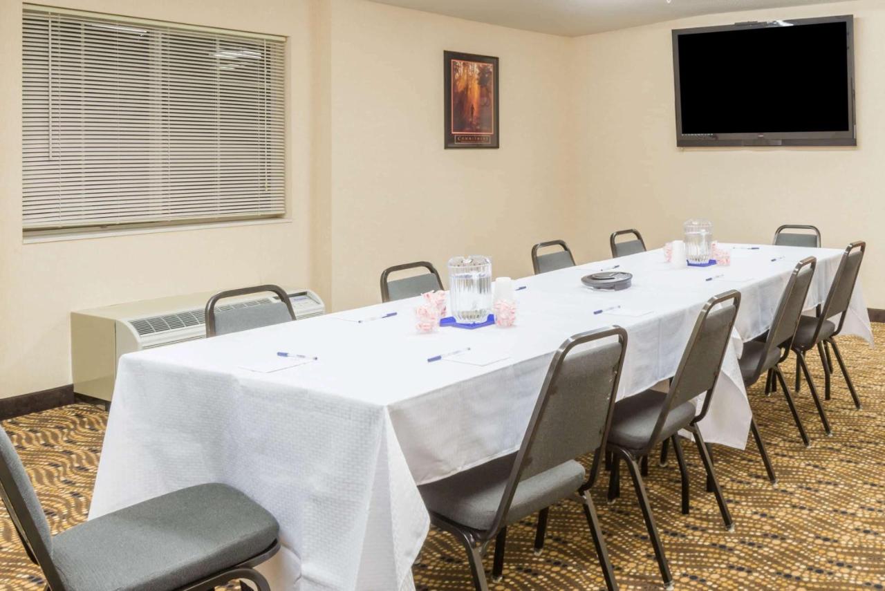 | Microtel Inn & Suites by Wyndham Uncasville