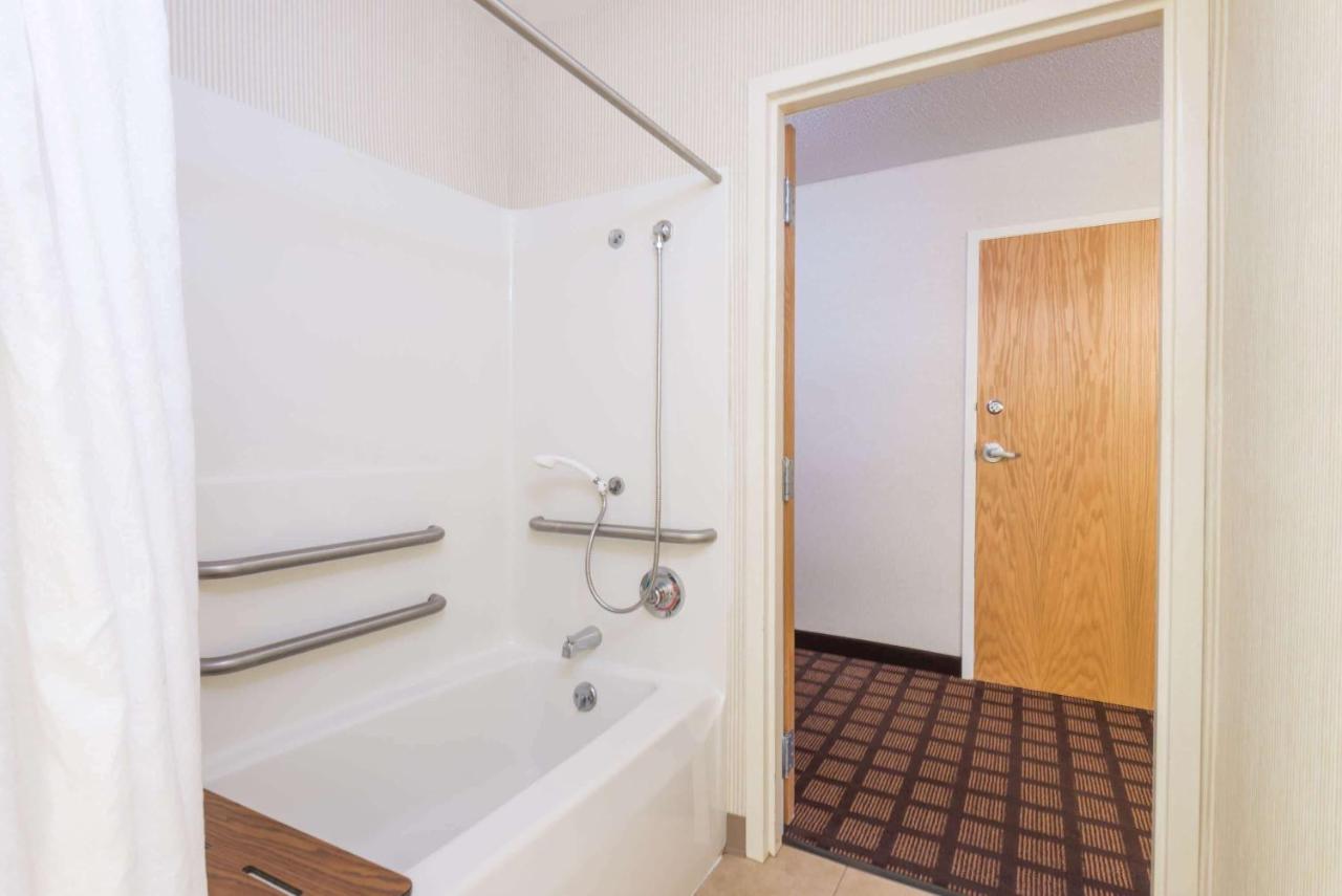 | Microtel Inn & Suites by Wyndham Uncasville