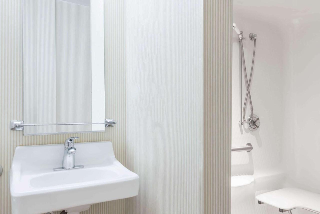 | Microtel Inn & Suites by Wyndham Uncasville