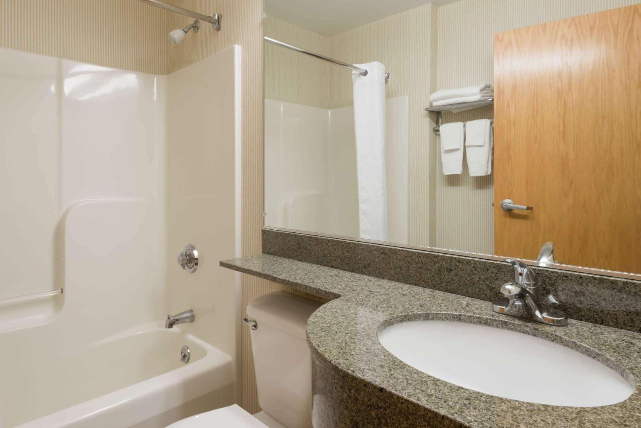 | Microtel Inn & Suites by Wyndham Uncasville