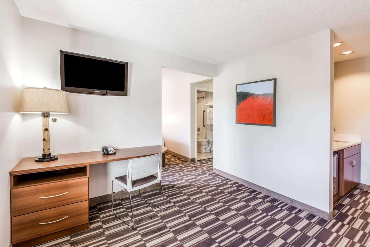 | Microtel By Wyndham Victor