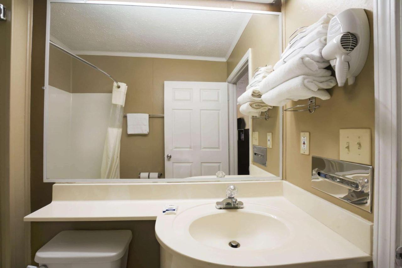 | Microtel Inn by Wyndham Columbia Two Notch Road Area