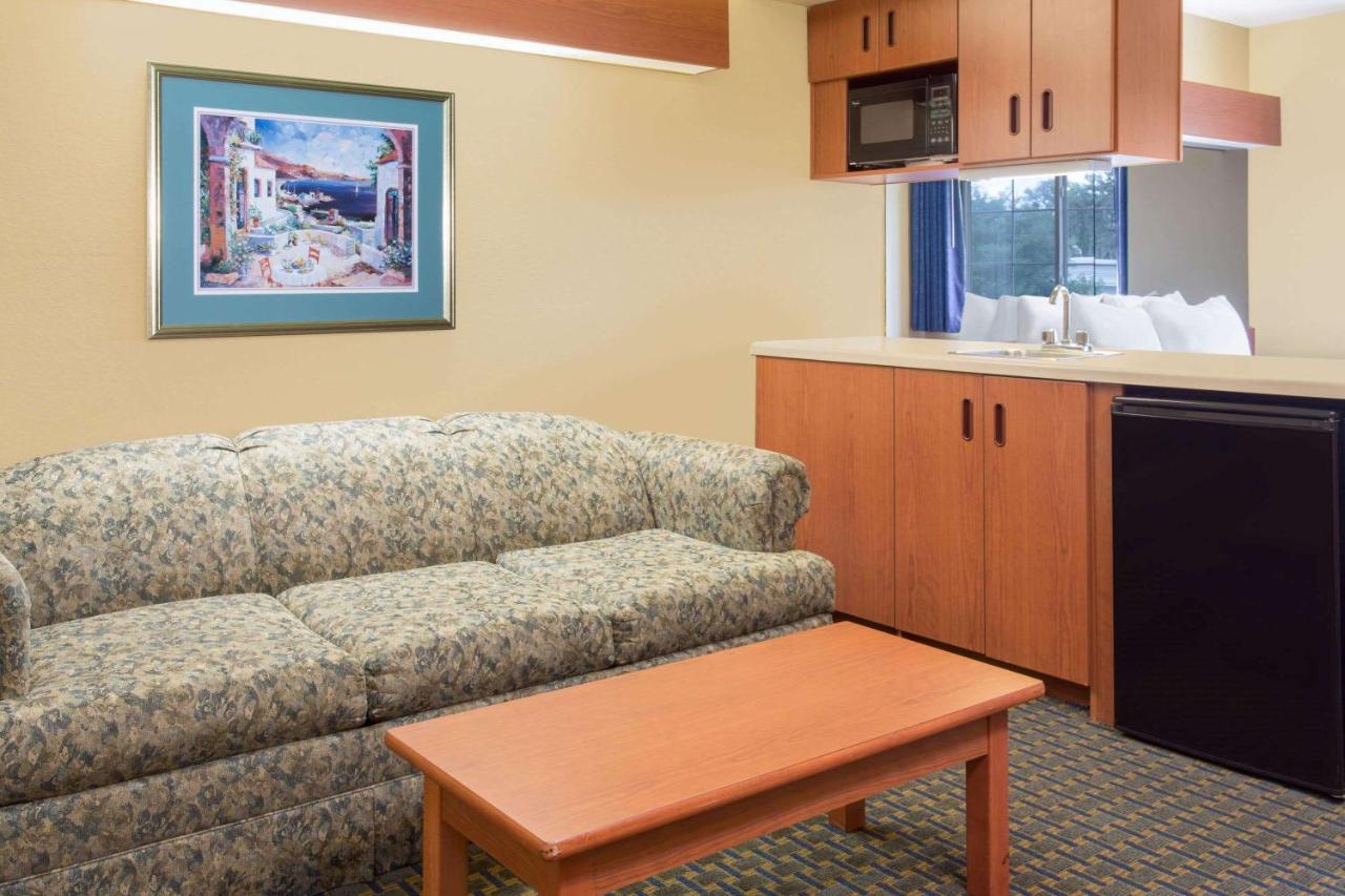 | Microtel Inn & Suites Leesburg