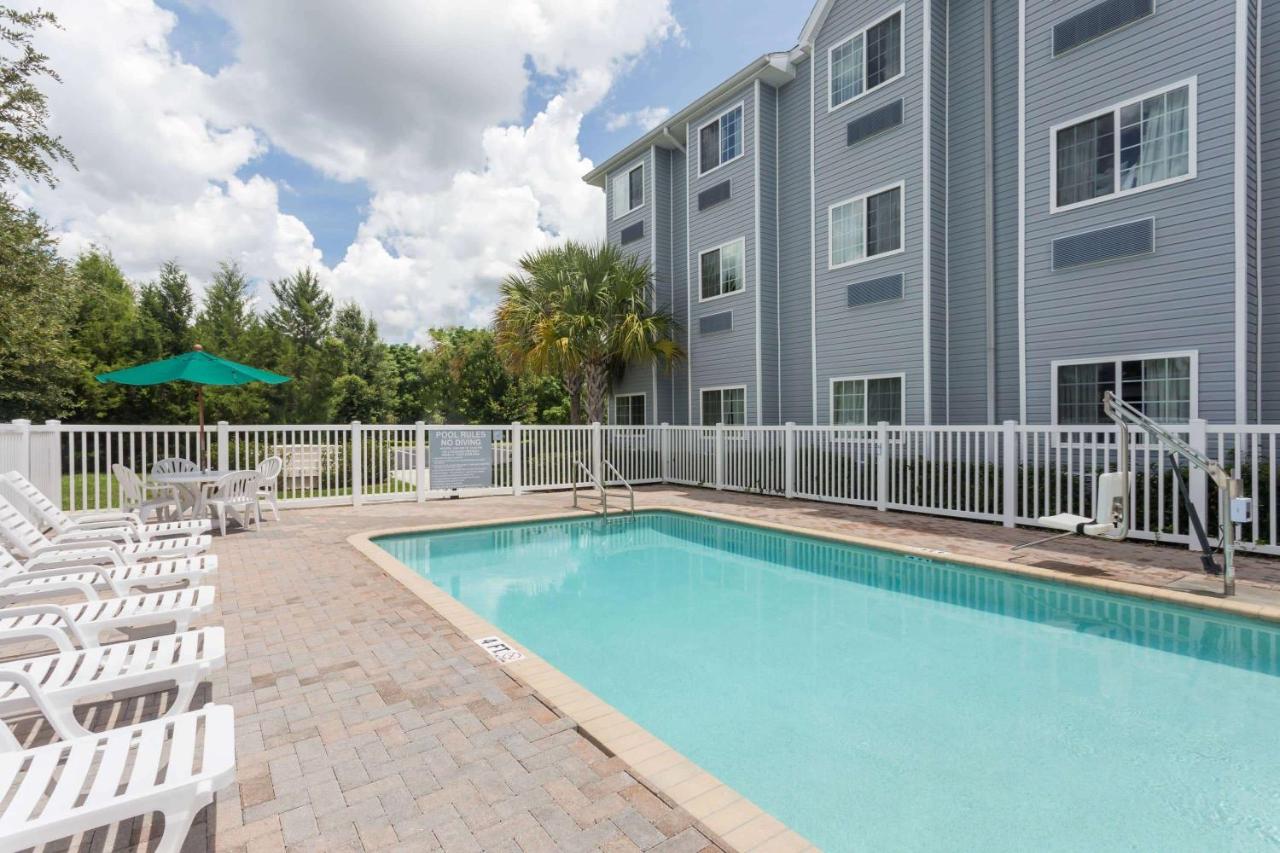 | Microtel Inn & Suites by Wyndham Spring Hill/Weeki Wachee