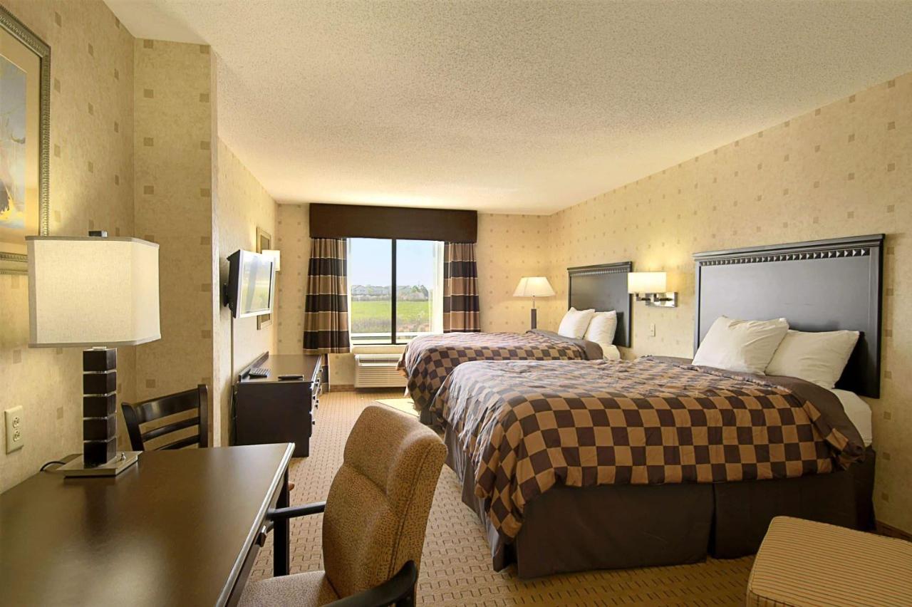 Deluxe Queen Room - Disability Access/Non-Smoking at Wingate by Wyndham Warner Robins