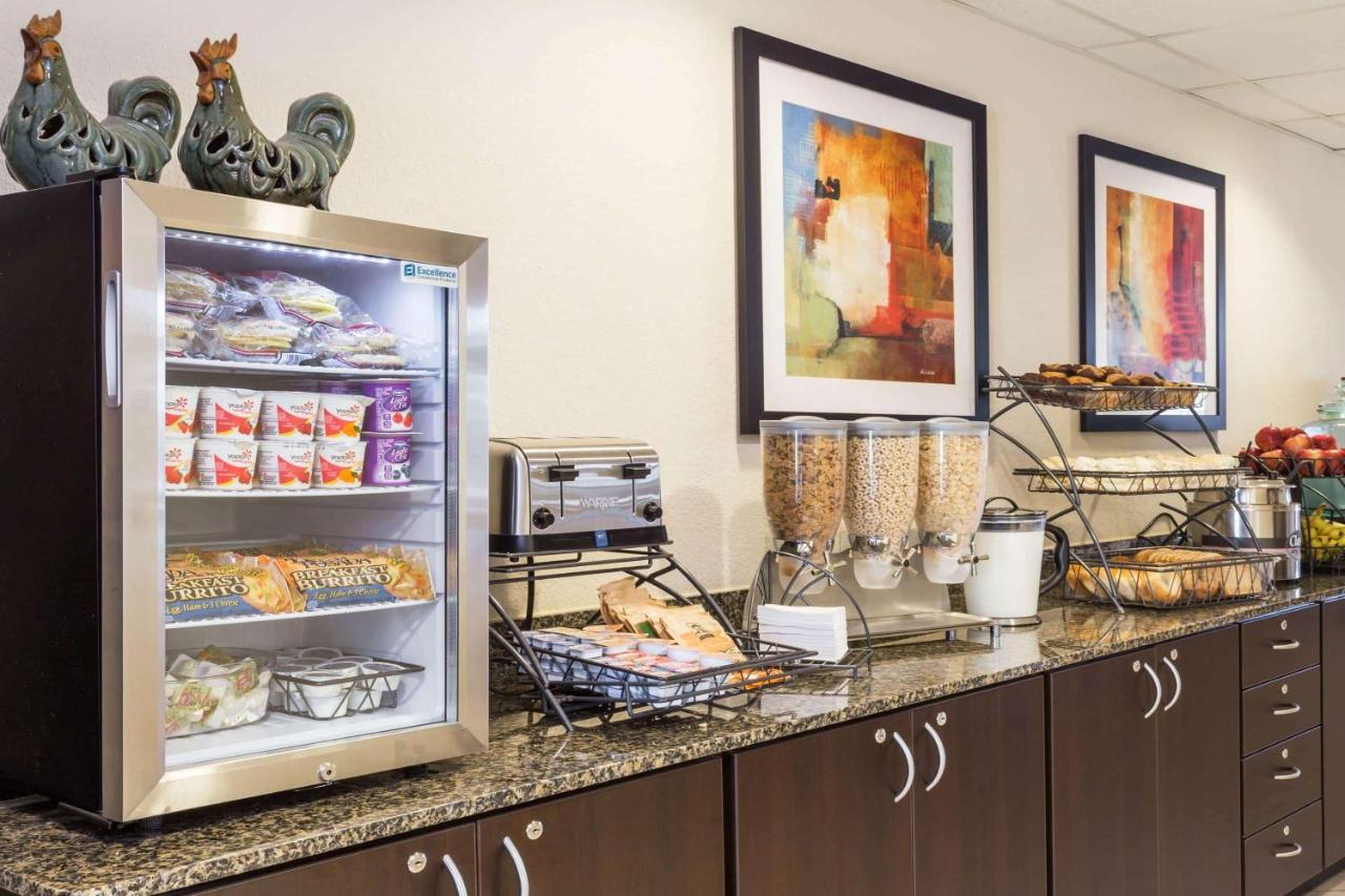 | Microtel Inn & Suites by Wyndham Spring Hill/Weeki Wachee